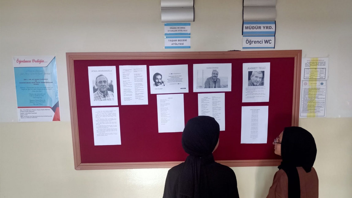 Okul Koridorlarımızda Günümüz Şair ve Yazarların Tanıtımı Yapıldı